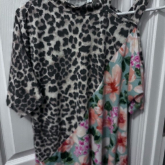 💜💜 Adorable Now and Forever mixed print one shoulder top. Size small. - Picture 2 of 6